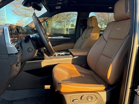 Certified 2025 Cadillac Escalade ESV Premium Luxury image 5