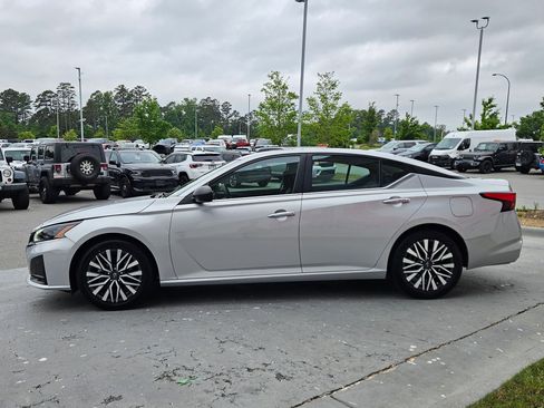 Used 2024 Nissan Altima 2.5 SV FWD image 4
