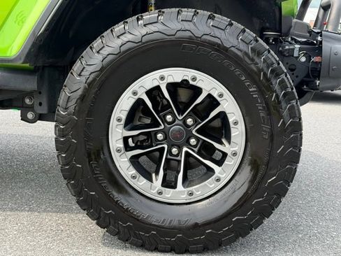 Used 2025 Jeep Wrangler Unlimited Rubicon AWD/4WD image 17