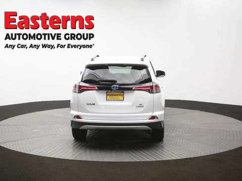 Used 2018 Toyota RAV4 SE AWD/4WD image 39