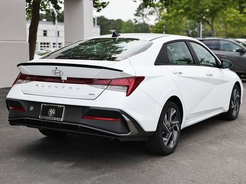 Certified 2025 Hyundai Elantra SEL FWD image 7