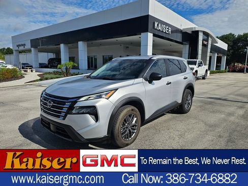 Used 2024 Nissan Rogue S FWD image 1