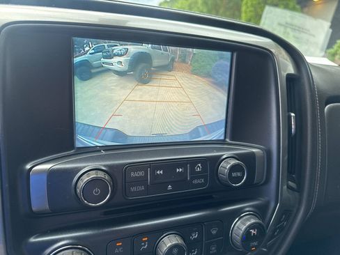 Used 2018 Chevrolet Silverado 1500 LTZ Z71 w/ Redline Edition AWD/4WD image 19