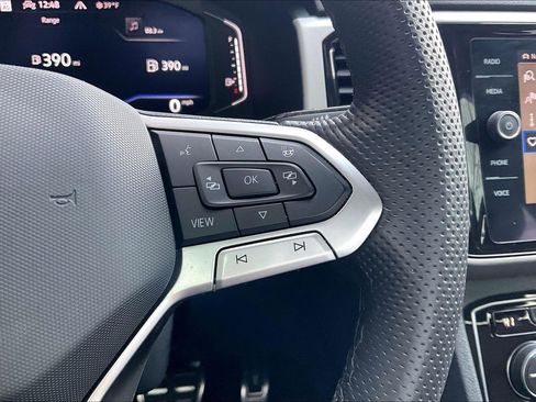 Used 2022 Volkswagen Atlas SEL Premium image 11