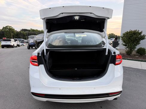 Used 2018 Ford Fusion SE w/ Equipment Group 602A FWD image 39