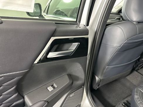 New 2026 Mitsubishi Outlander SEL image 13