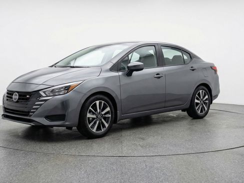 Used 2025 Nissan Versa SV image 3