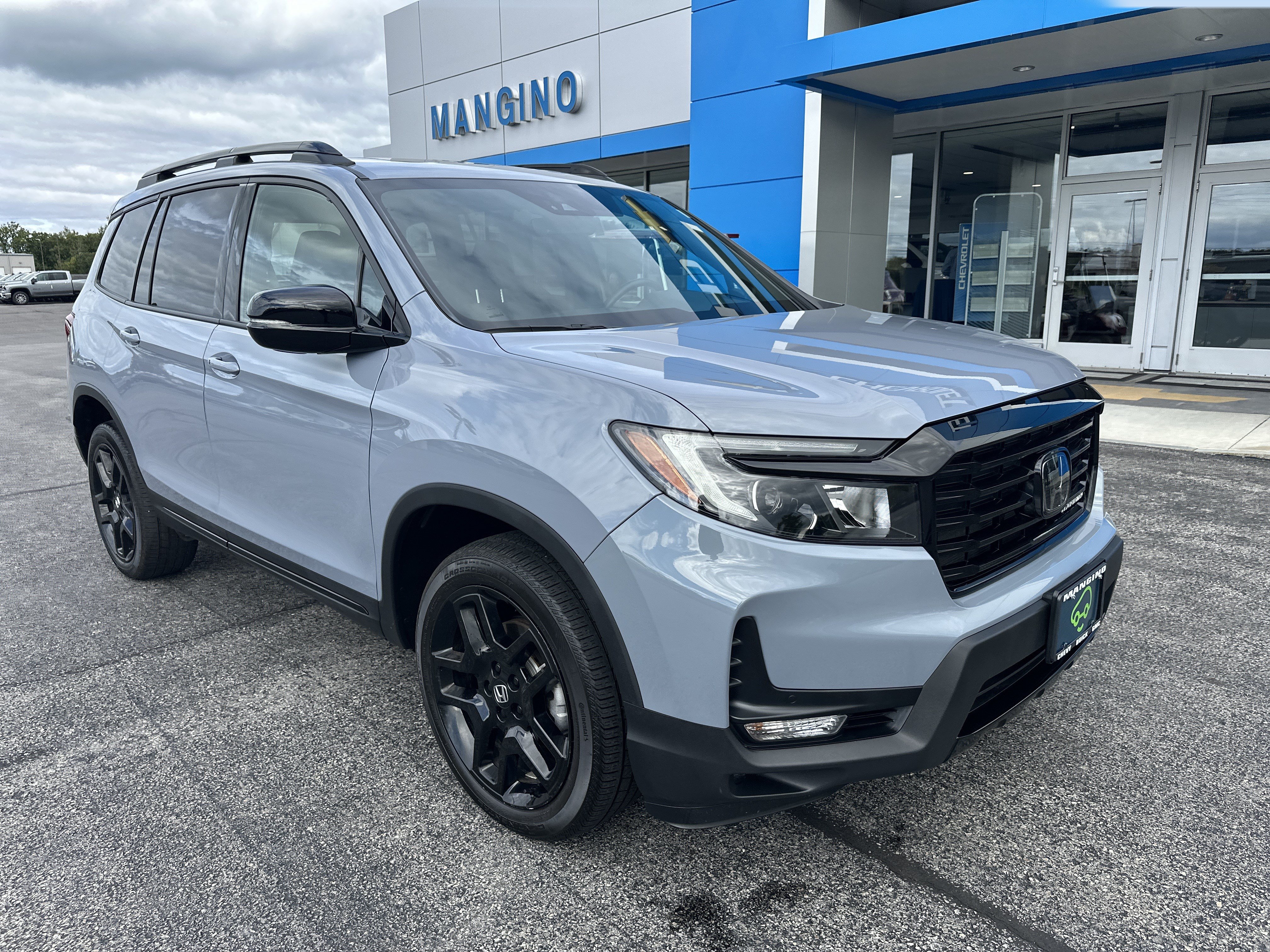 Used 2025 Honda Passport Black Edition image 2