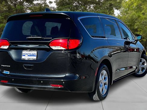 Used 2017 Chrysler Pacifica LX w/ Tire & Wheel Group image 5