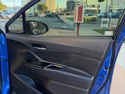 Used 2019 Toyota C-HR Limited image 31