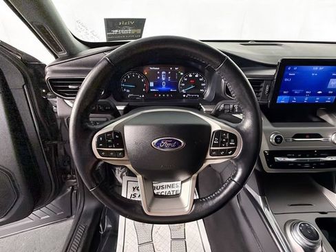 Used 2022 Ford Explorer XLT AWD/4WD image 11