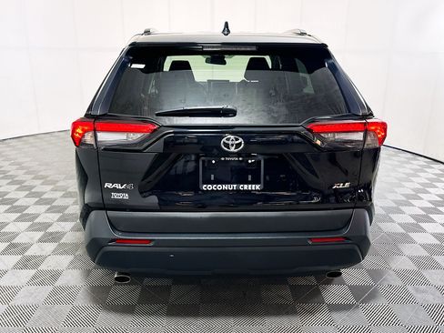 Used 2025 Toyota RAV4 XLE w/ Convenience Package FWD image 4