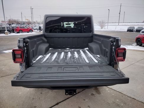 Used 2021 Jeep Gladiator Overland w/ Uconnect 4C Nav & Sound Group image 11