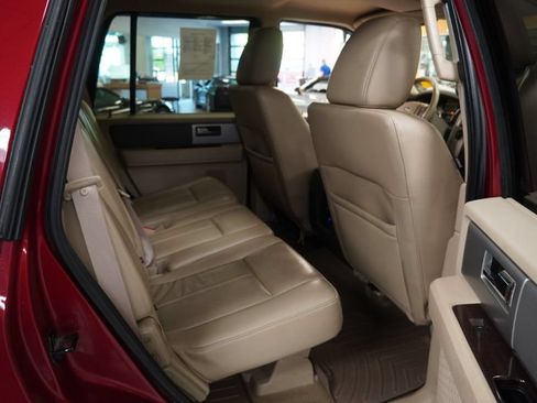 Used 2014 Ford Expedition XLT w/ Equipment Group 202A AWD/4WD image 22