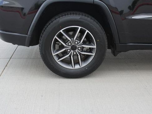 Used 2018 Jeep Grand Cherokee Limited image 37