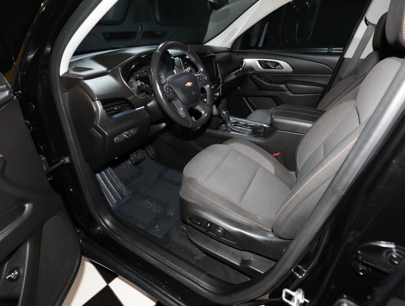 Used 2018 Chevrolet Traverse LT AWD/4WD image 3