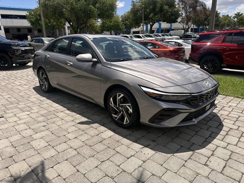 Used 2025 Hyundai Elantra SEL FWD image 15