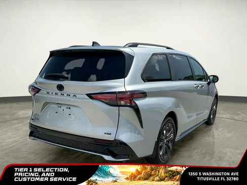 Used 2025 Toyota Sienna XSE w/ XSE Plus Package FWD image 11