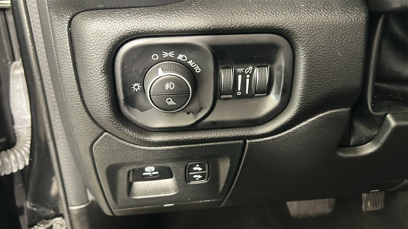 Used 2023 RAM 1500 Laramie AWD/4WD image 23