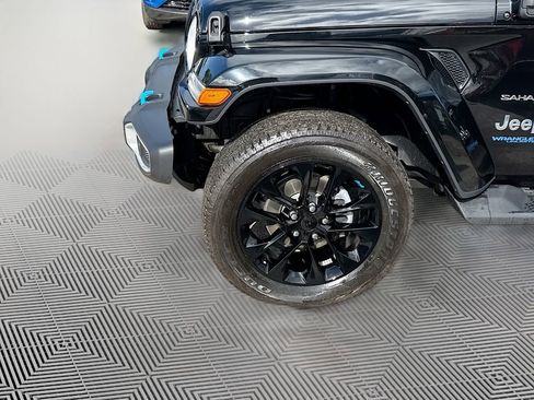 Used 2022 Jeep Wrangler Unlimited Sahara w/ Cold Weather Group image 35