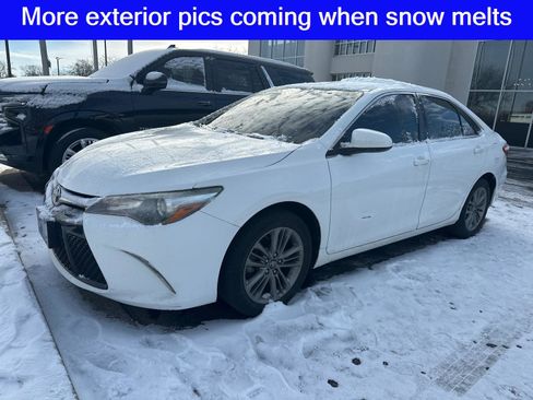Used 2017 Toyota Camry SE image 2