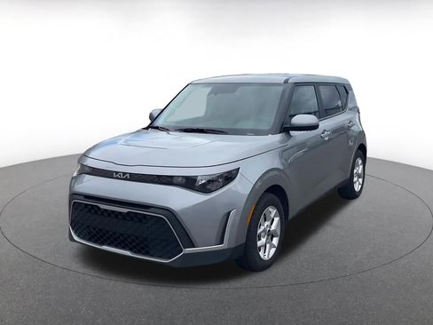 Used 2025 Kia Soul LX w/ LX Technology Package FWD image 7