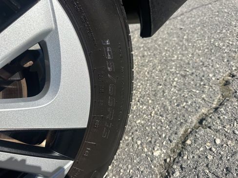 Used 2018 Toyota Prius Three image 29