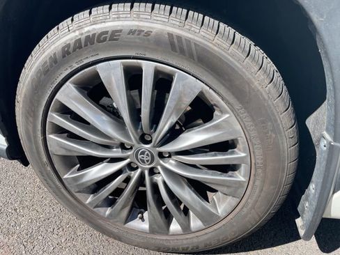 Used 2020 Toyota Highlander Platinum image 24