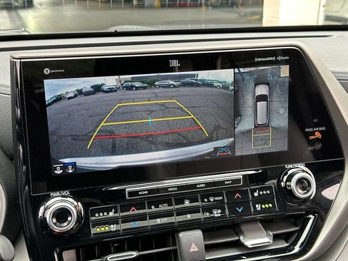 Used 2022 Toyota Highlander Limited AWD/4WD image 7