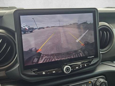 Used 2023 Jeep Gladiator Sport AWD/4WD image 10