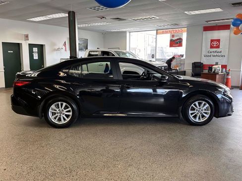 Used 2025 Toyota Camry XLE AWD/4WD image 5