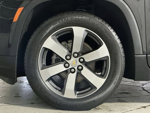 Used 2022 Chevrolet Traverse LT w/ LT Premium Package AWD/4WD image 13