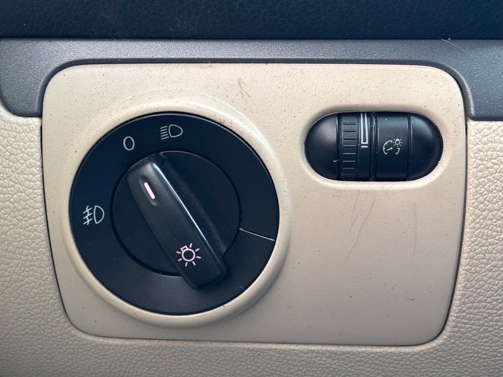 Used 2009 Volkswagen Eos Komfort FWD image 20