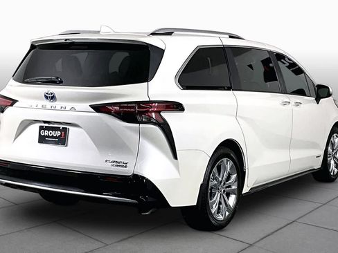 Used 2021 Toyota Sienna Platinum FWD image 13