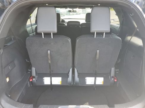 Used 2018 Ford Explorer XLT w/ Equipment Group 202A AWD/4WD image 8
