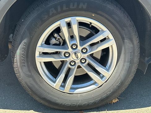 Used 2023 Ford Explorer XLT w/ Equipment Group 202A RWD image 4