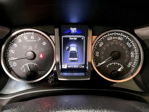 Used 2016 Toyota Tacoma Limited w/ Towing Package image 25