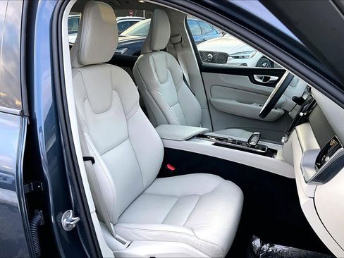 Certified 2024 Volvo XC60 B5 Core w/ Climate Package image 8