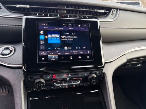 New 2025 Jeep Grand Cherokee Altitude image 18