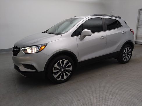 Used 2021 Buick Encore Preferred FWD image 2