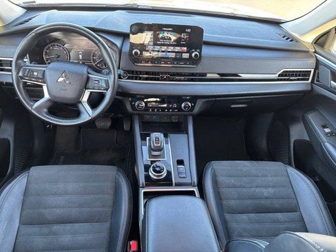 Used 2024 Mitsubishi Outlander SE image 17