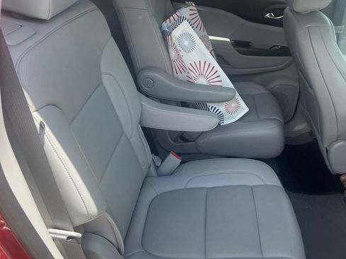 Used 2021 GMC Acadia SLT w/ Preferred Package FWD image 11