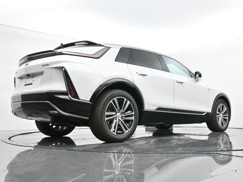 New 2025 Cadillac Lyriq Luxury image 19