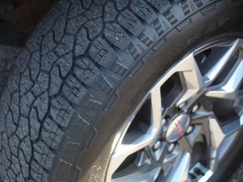 Used 2024 GMC Sierra 1500 SLT AWD/4WD image 12
