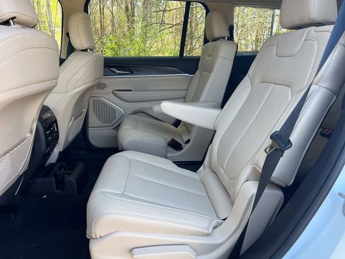 Used 2022 Jeep Grand Cherokee L Limited image 31