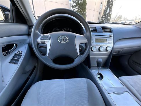 Used 2011 Toyota Camry LE image 5