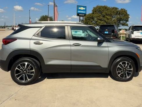 Used 2025 Chevrolet TrailBlazer LT FWD image 9