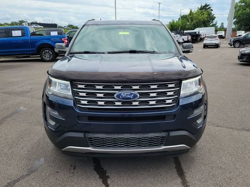 Used 2017 Ford Explorer XLT w/ Equipment Group 202A AWD/4WD image 8