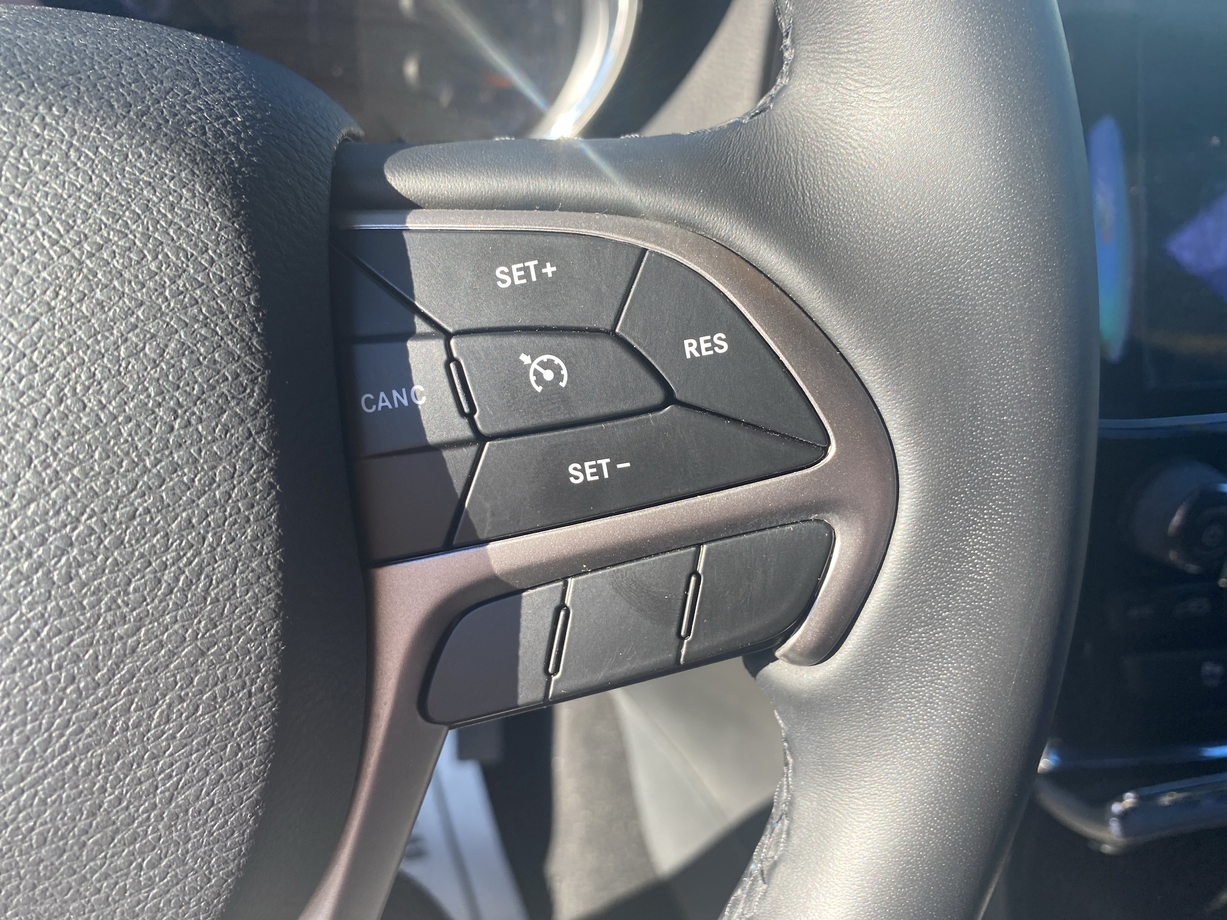 Used 2019 Jeep Grand Cherokee Altitude AWD/4WD image 12