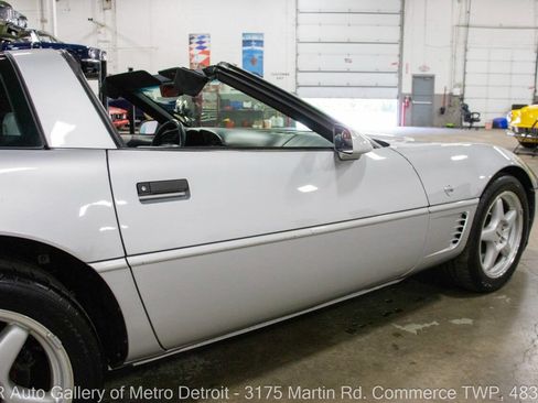 Used 1996 Chevrolet Corvette Coupe RWD image 24